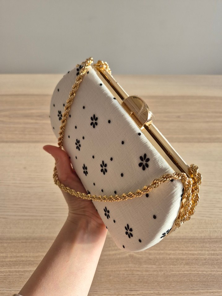 Zincir Detaylı Beyaz Nakışlı Kadın Portföy Çanta - Görsel 3