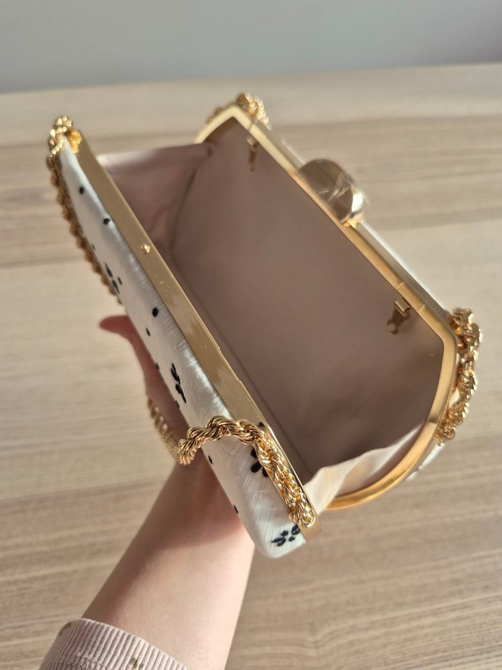 Zincir Detaylı Beyaz Nakışlı Kadın Portföy Çanta - Görsel 5