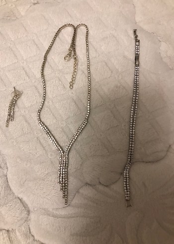 Zincir Detaylı Gri Yılan Desenli Kadın Takı Seti - Görsel 3