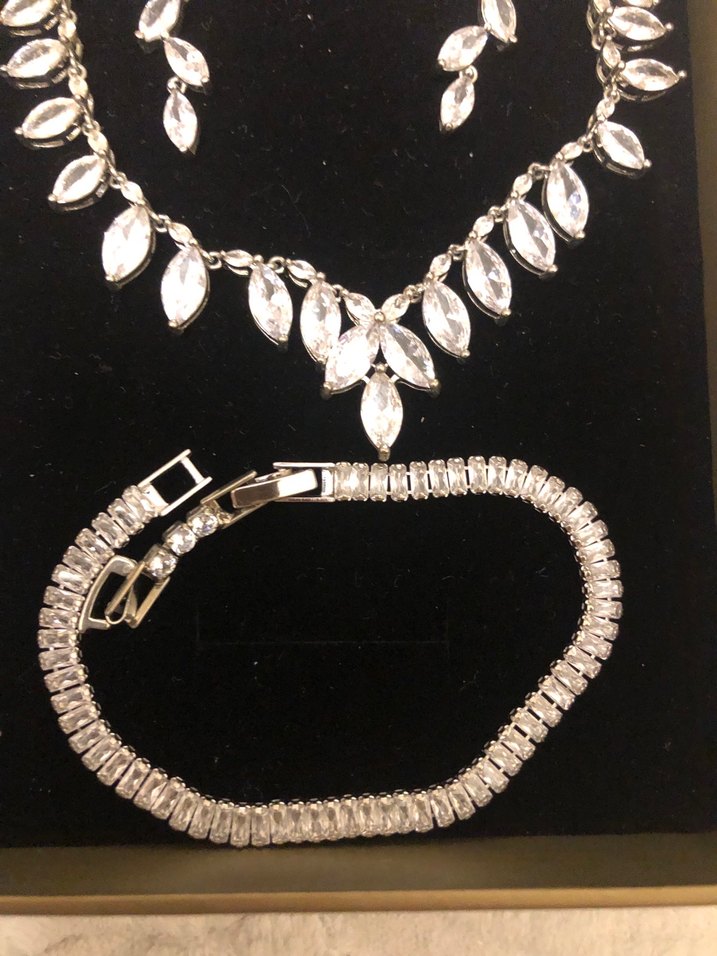 Beyaz İşlemeli Kadın Takı Seti - Görsel 3