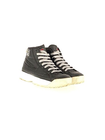 Fila Fila Spor Ayakkabı %70 İndirimli.