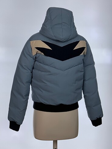 m Beden Marc by Marc Jacobs Mont %70 İndirimli.