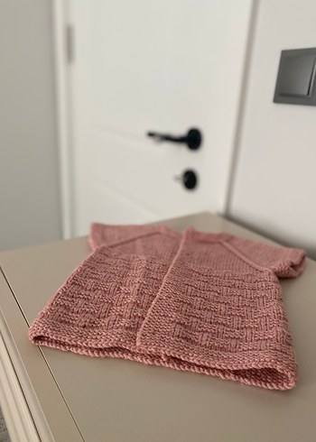 Pembe rengi ile çok tatlı olan kız bebek yeleğimiz - Görsel 4