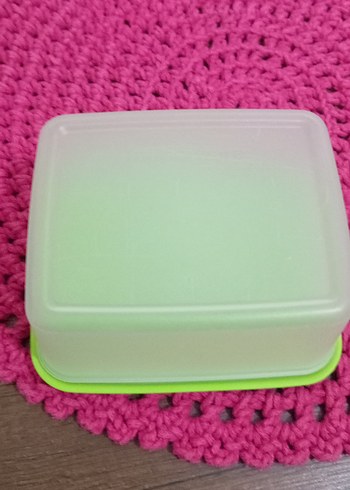 Beden pembe Renk Tupperware yeşil kapaklı 500 ml saklama kabı