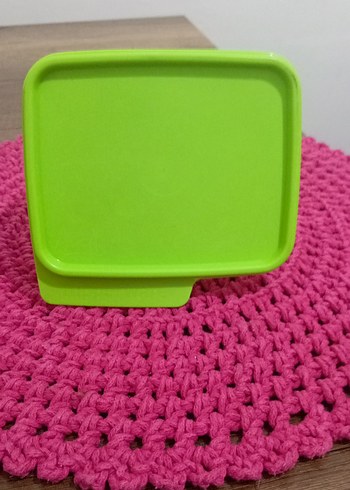  Beden Tupperware yeşil kapaklı 500 ml saklama kabı