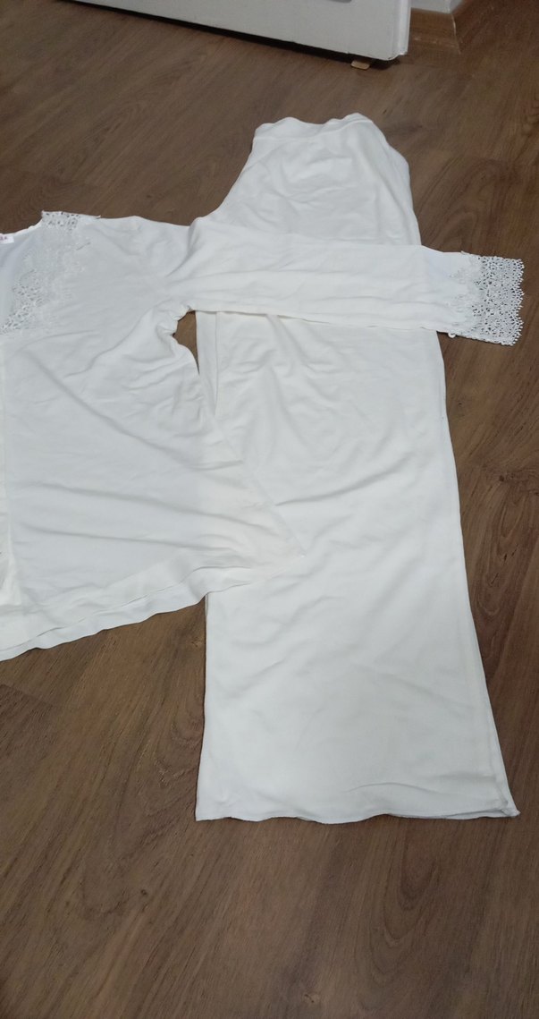 Beyaz V Yakalı gecelik set halinde - Görsel 3