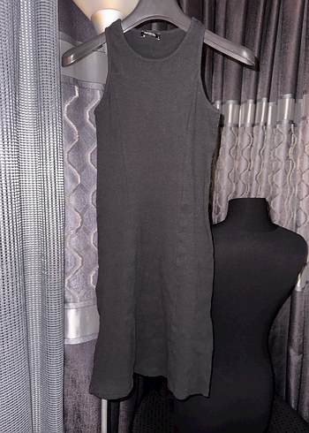 Yüksek Yakalı Siyah Kolsuz Kalem Elbise - Görsel 3