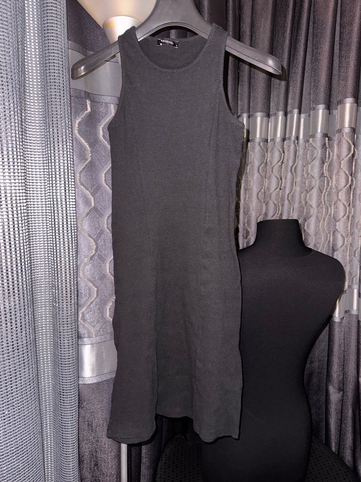 Yüksek Yakalı Siyah Kolsuz Kalem Elbise - Görsel 2