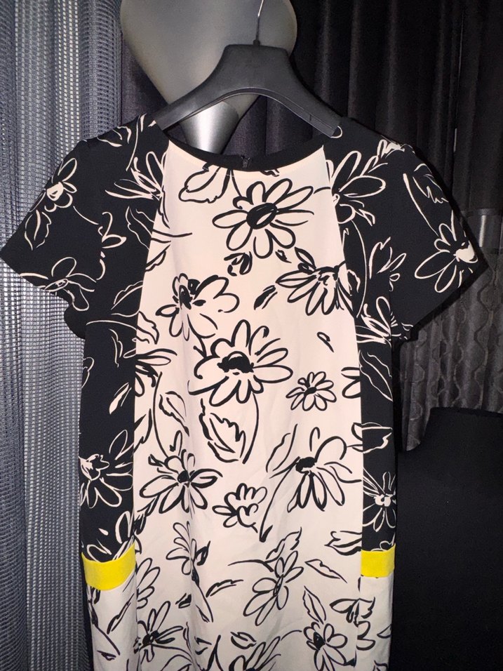 Sarı Siyah Çiçek Desenli Drapeli Elbise - Görsel 3