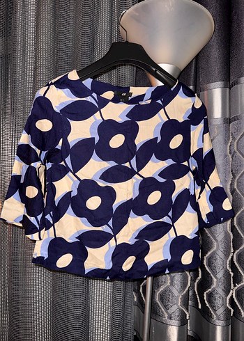 Çiçek Desenli Kısa Kadın Bluz - Görsel 2