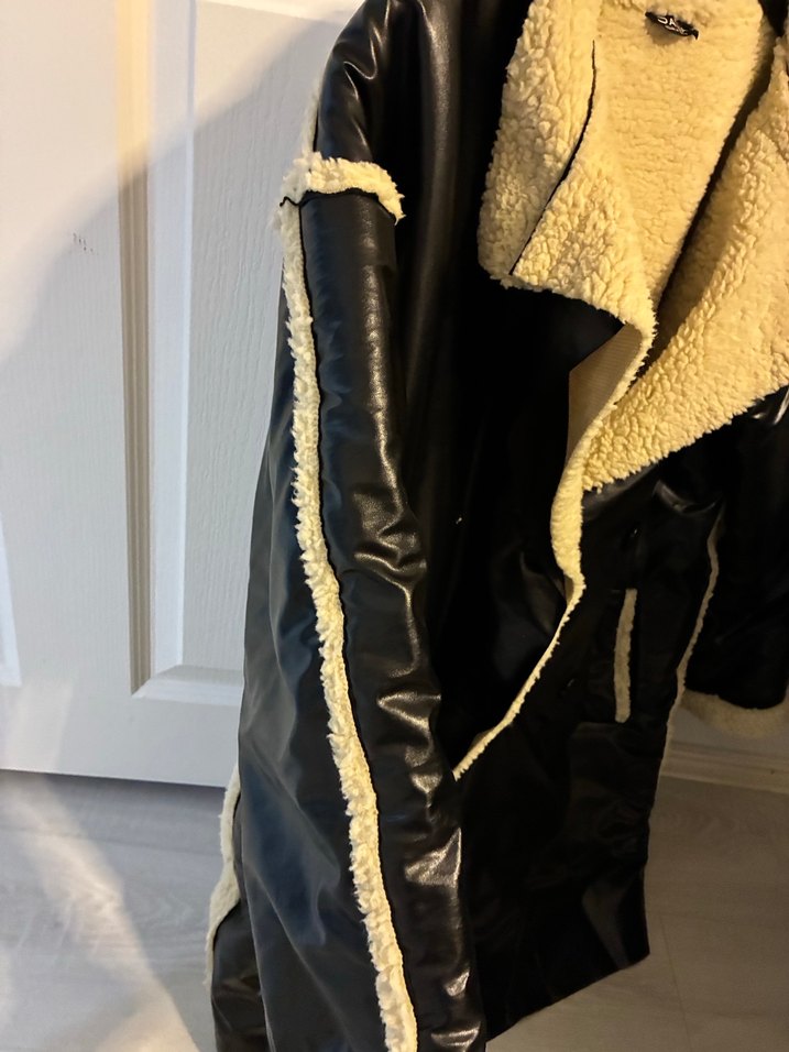 Siyah Uzun Deri Kürklü Kadın Ceket - Görsel 4