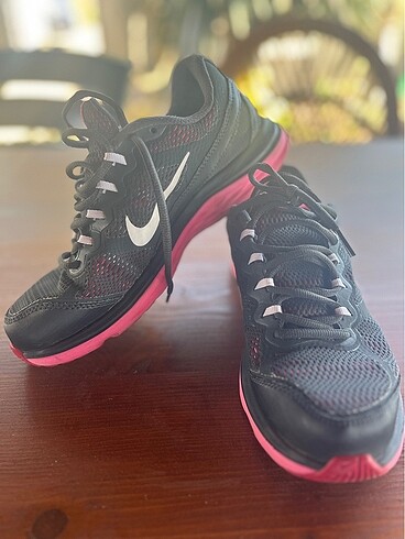 Nike spor ayakkabı
