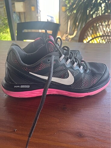 40 Beden Nike spor ayakkabı