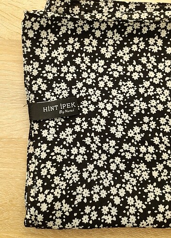 Çiçek Desenli Şal - Görsel 2