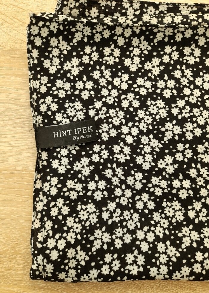Çiçek Desenli Şal  - Görsel 2