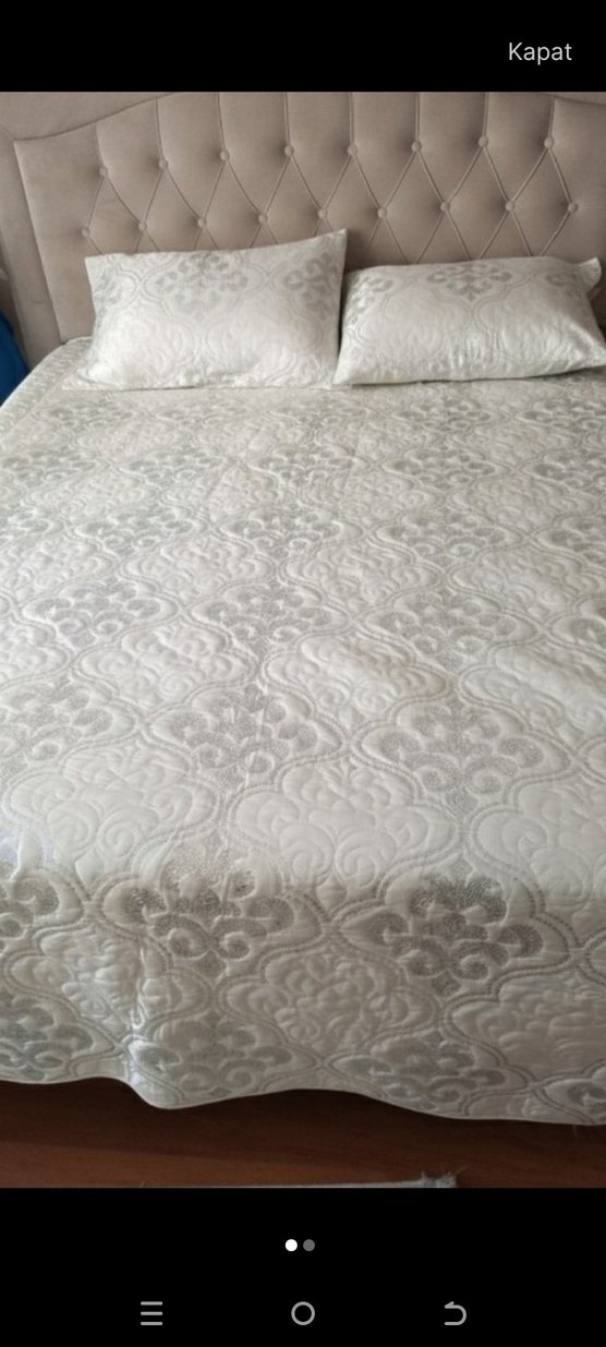 Gri İşlemeli Beyaz Yatak Örtüsü - Görsel 2