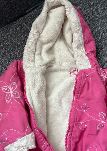 Kız Çocuk Pembe Kapüşonlu Nakışlı Mont - Görsel 2