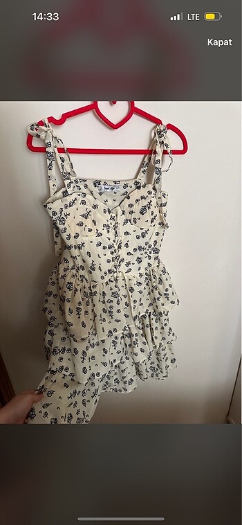 çiçekli fırfırlı mini elbise