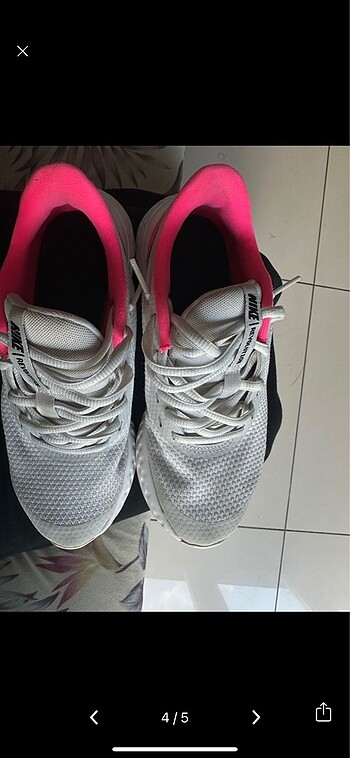 Nike Sadece spor salonunda 4-5 kez giyilmiştir