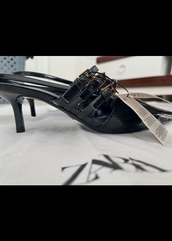 Zara Siyah Rugan Tokalı Stiletto - Görsel 3