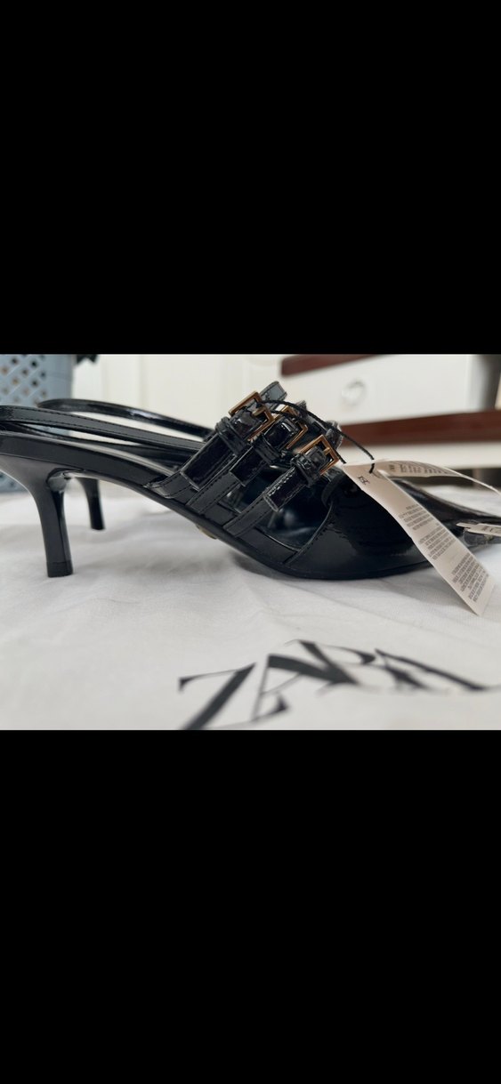 Zara Siyah Rugan Tokalı Stiletto - Görsel 3