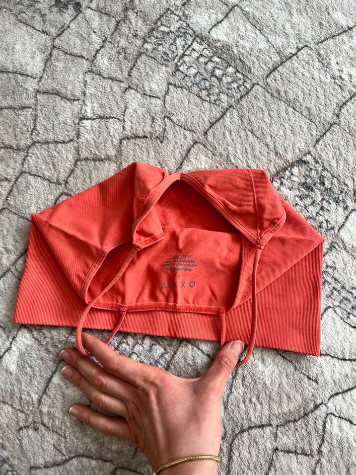 Kırmızı V Yaka Atlet - Görsel 3