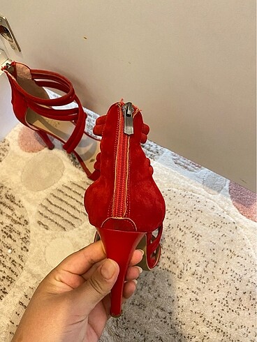 38 Beden Kırmızı bantlı ince topuklu ayakkabı