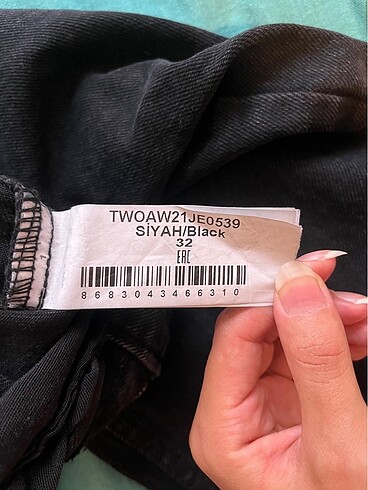 32 Beden siyah Renk Trendyol wide leg dizleri yırtmaçlı yüksek bel kot pantolon