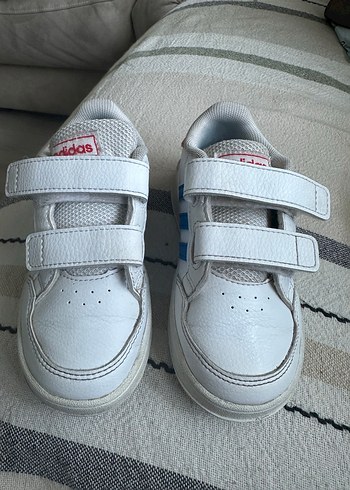 25 Beden Erkek Çocuk Beyaz Adidas Spor Ayakkabı