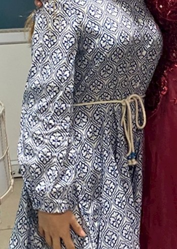 Zara Mavi Gri Zincir Detaylı Bohem Midi Elbise