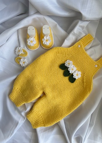 Sarı Nakışlı Örgü Bebek Tulumu