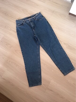 LC Waikiki Jean mom