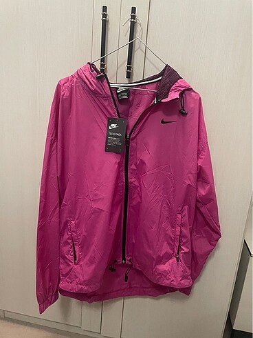 Nike yağmurluk