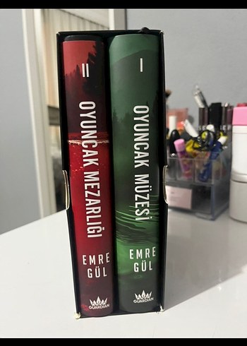 Oyuncak Müzesi ve oyuncak Mezarlığı emre gül ciltli kutulu - Görsel 2