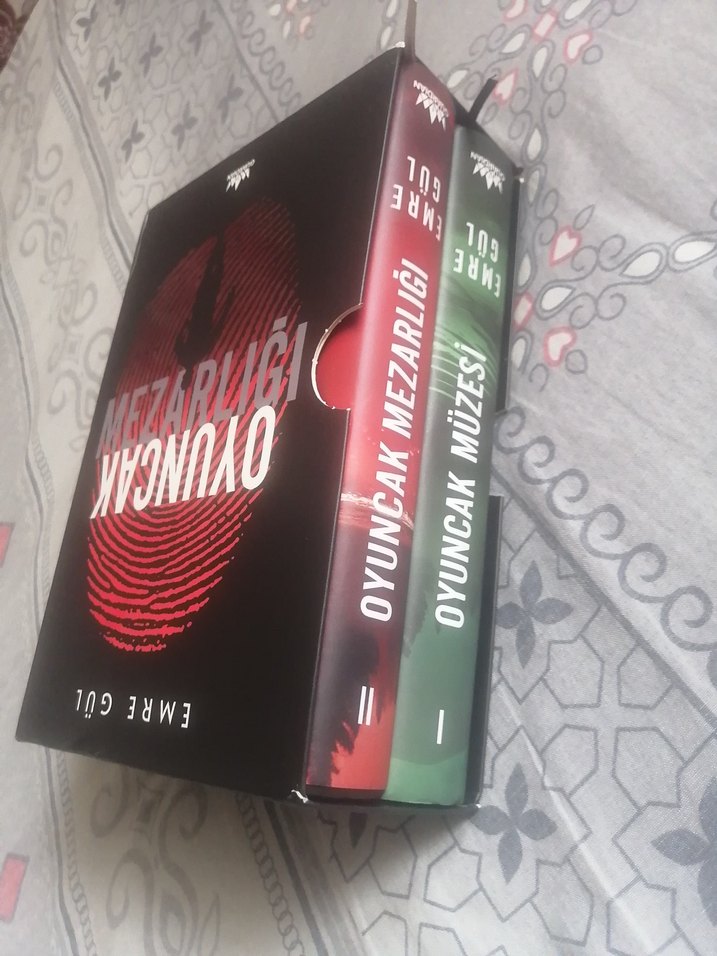 Oyuncak Müzesi oyuncak Mezarlığı ciltli kutulu - Görsel 2