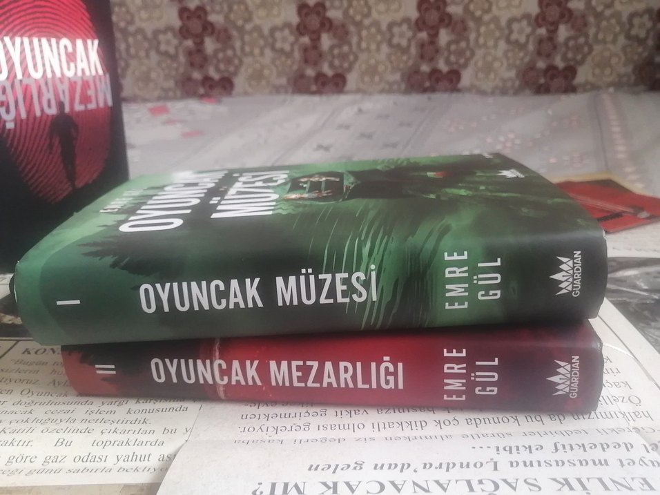Oyuncak Müzesi oyuncak Mezarlığı ciltli kutulu - Görsel 3