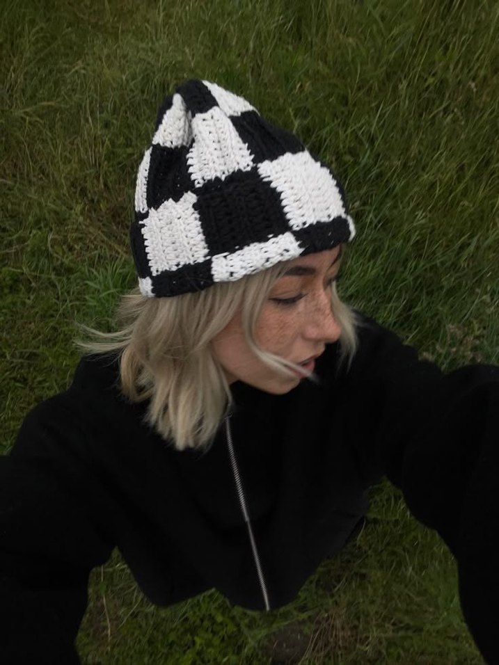 Kadın Siyah Beyaz Örgü Bere - Görsel 3