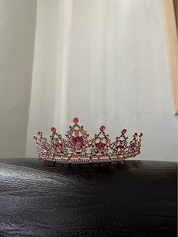 Pembe Beyaz Taşlı Gold Taç