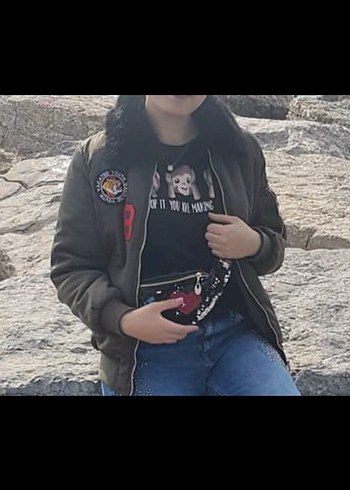 Haki yeşil kadın mont
