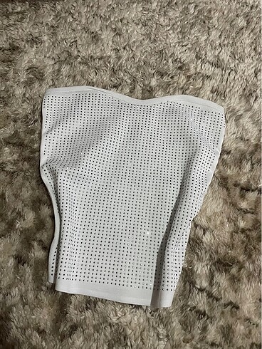 Bershka ışıltılı straplez bluz