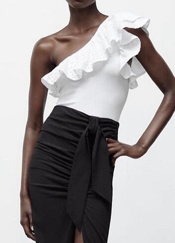 Asymmetric fırfırlı body Zara