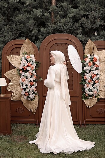 s Beden Museum of florale Laura model nişan nikah elbisesi