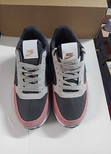 40 Beden Nike Spor Ayakkabı 