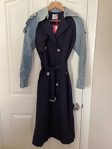 KOT DETAYLI TRENCHCOAT