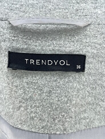 36 Beden gri Renk Trendyol & Milla Kaban %70 İndirimli.