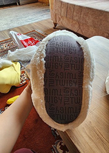 Nakışlı Beyaz Tavşan Figürlü Kız Ev Terliği - Görsel 2