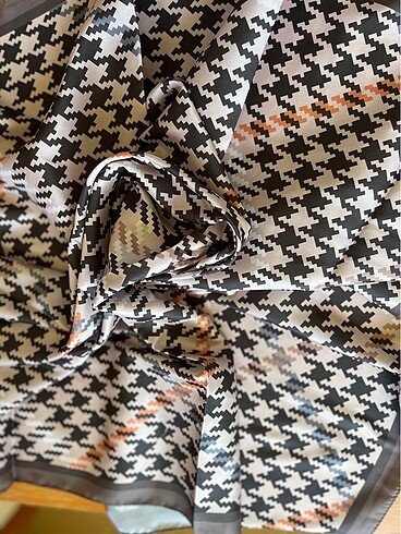 Sıfır kare twill eşarp