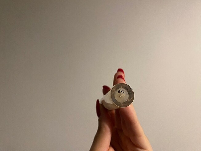  Beden TOO FACED LIP INJECTION