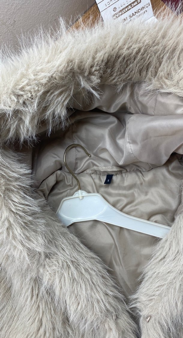 Bej  Kapüşonlu Kadın Suni Kürk - Görsel 4