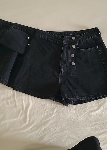 Trendyol & Milla Düğmeli Siyah Mini Denim Şort etek